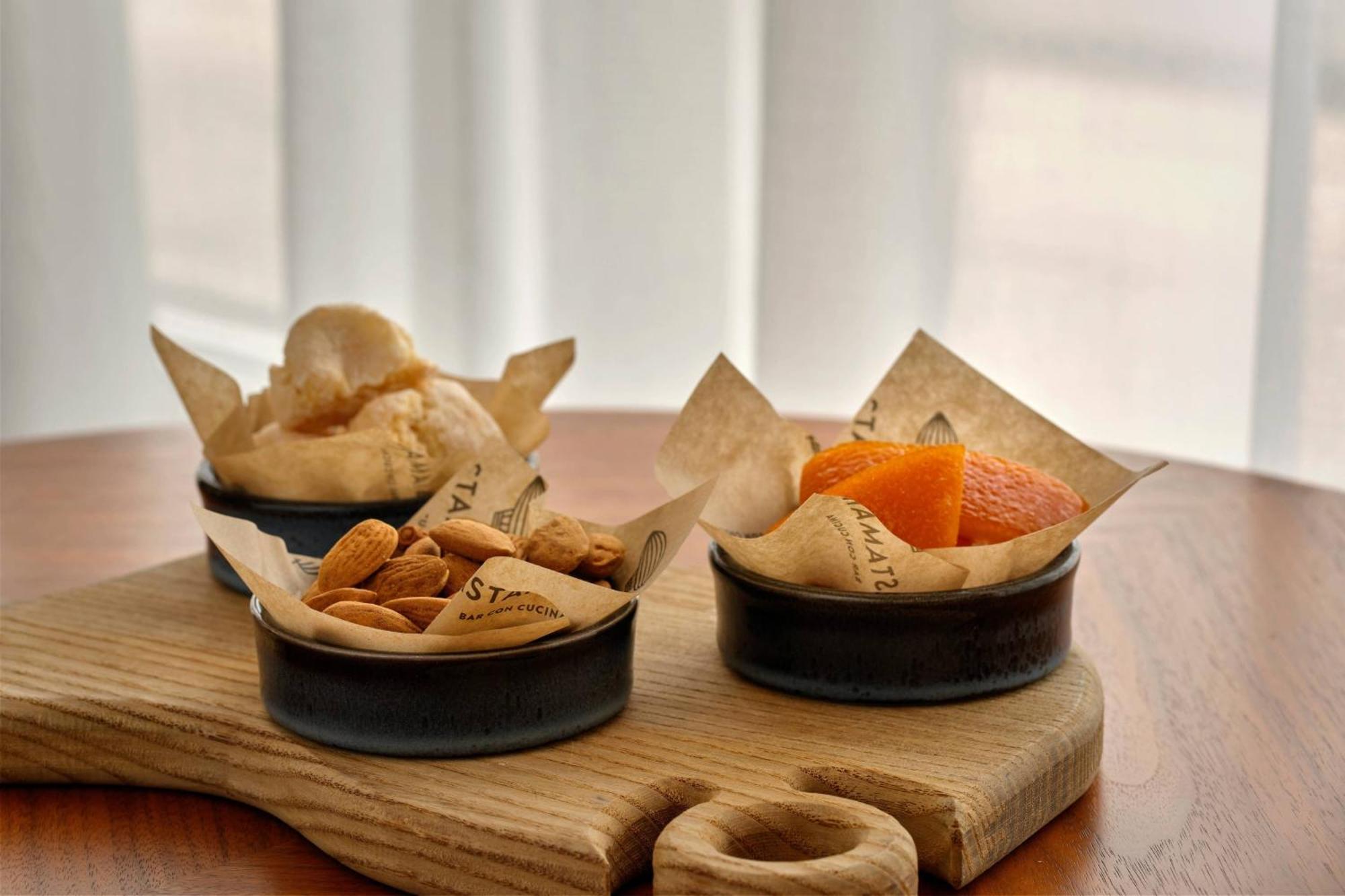 The Ritz-Carlton, Vienna Hotel Екстериор снимка A selection of tapas