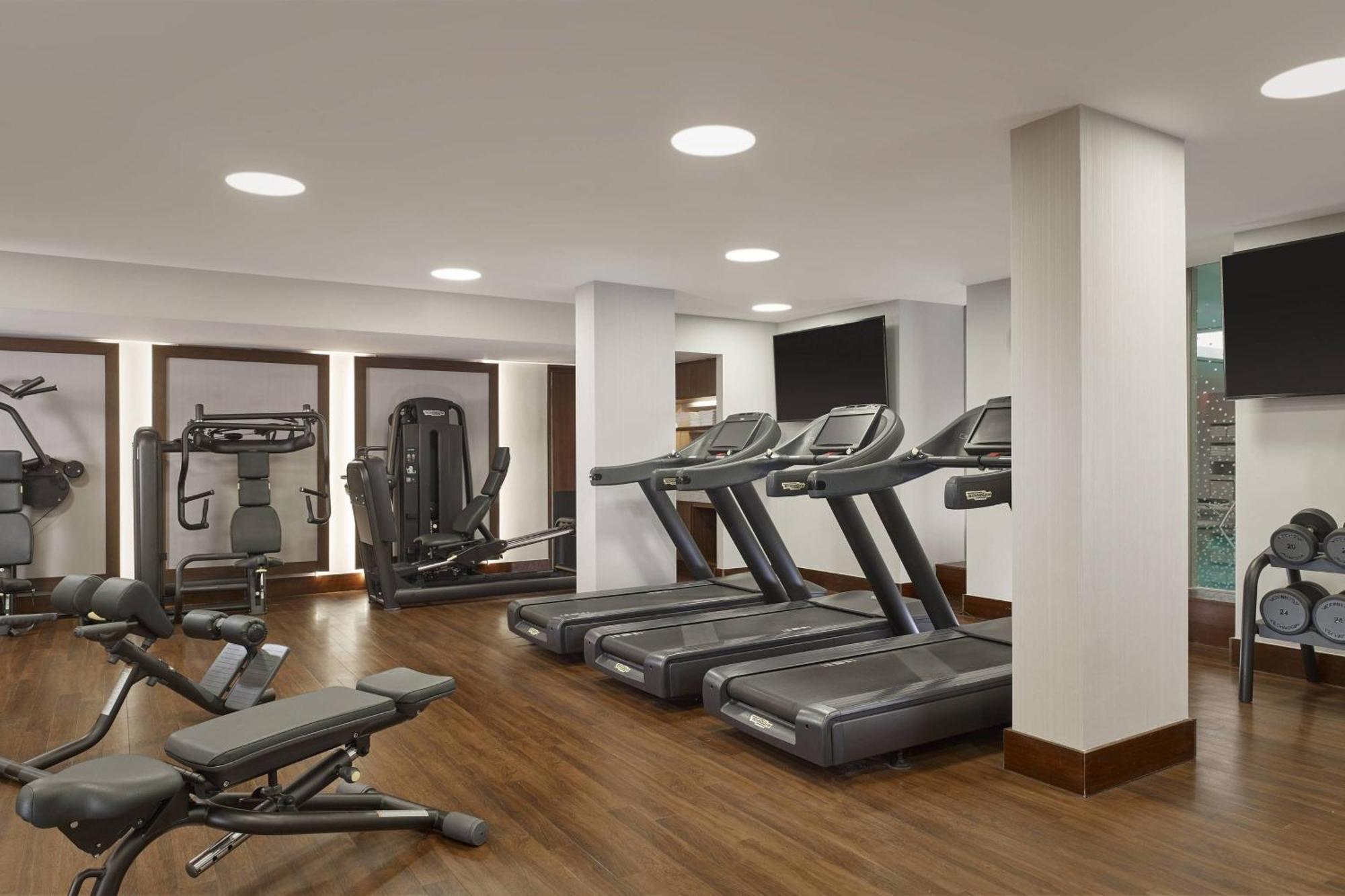 The Ritz-Carlton, Vienna Hotel Екстериор снимка The gym at the hotel