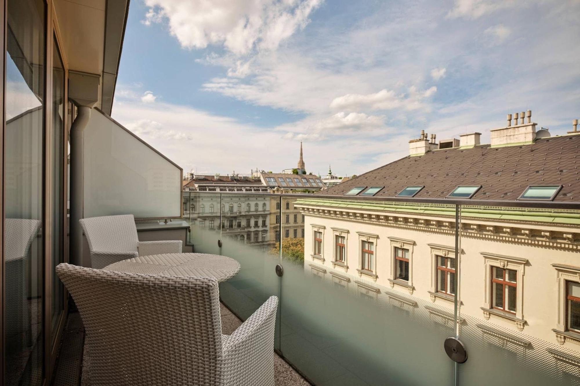 The Ritz-Carlton, Vienna Hotel Екстериор снимка A balcony in Vienna