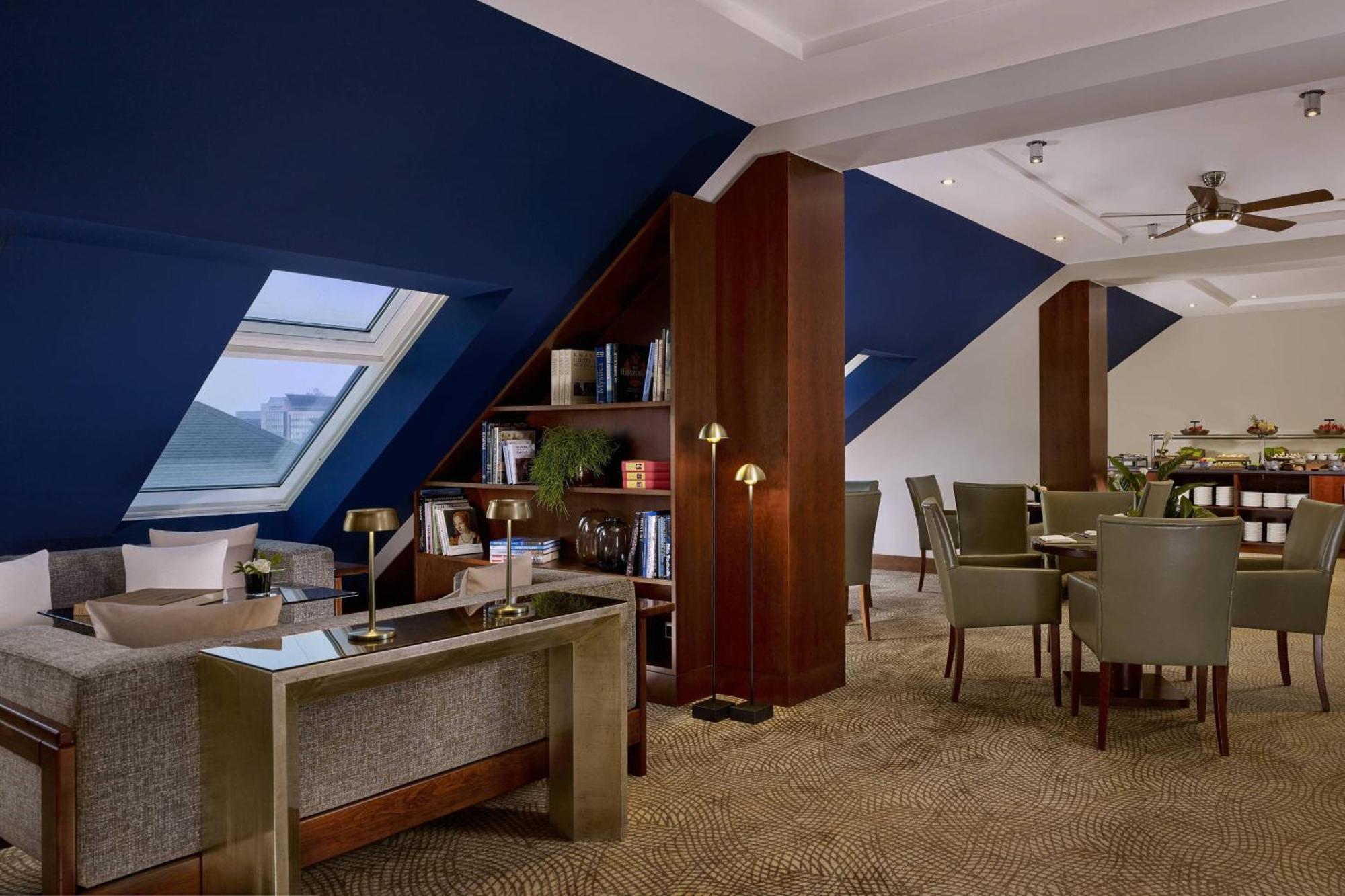 The Ritz-Carlton, Vienna Hotel Екстериор снимка The Library at The Westin Palace, Madrid