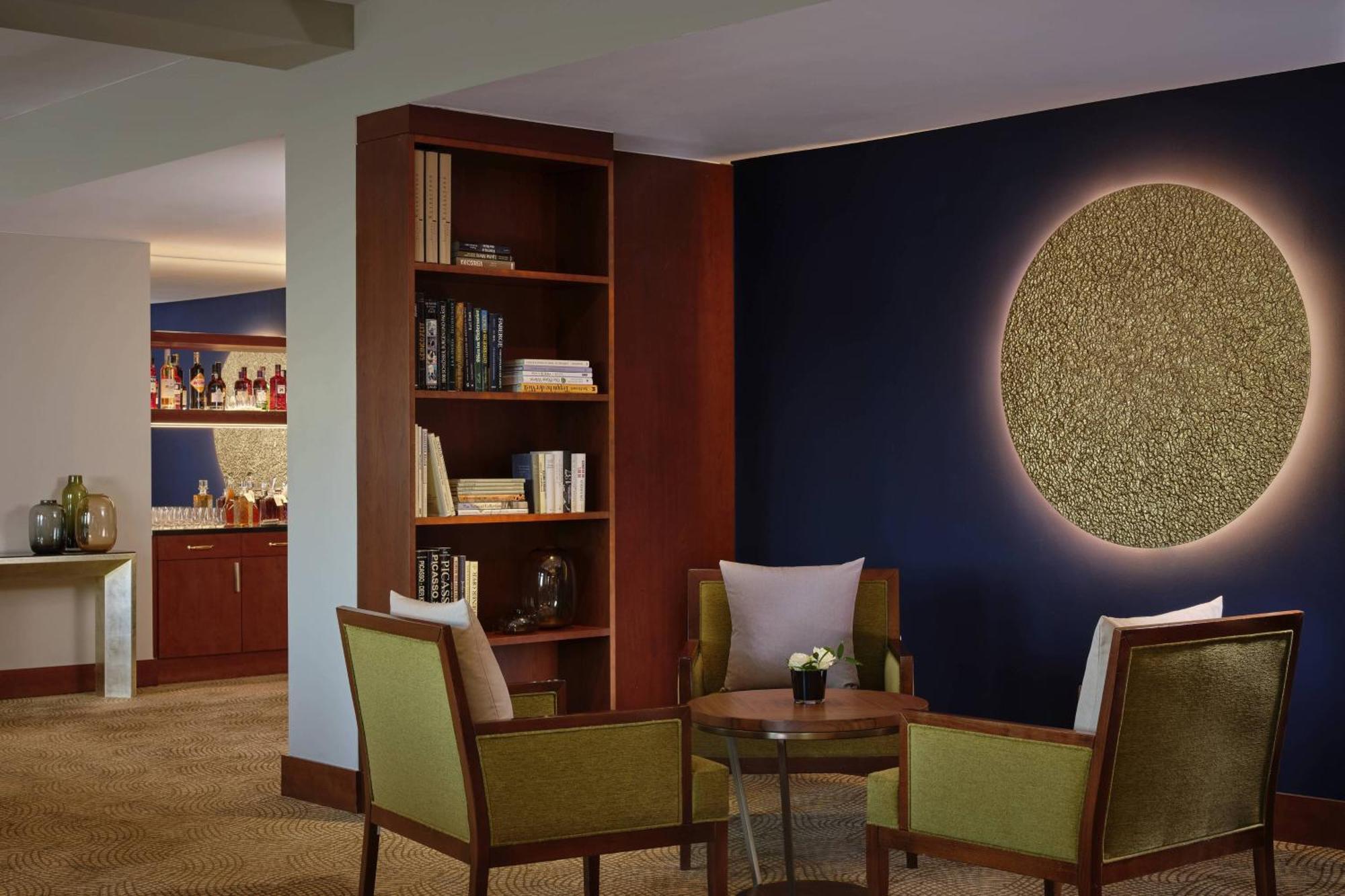 The Ritz-Carlton, Vienna Hotel Екстериор снимка The Library at The Oberoi, Mumbai