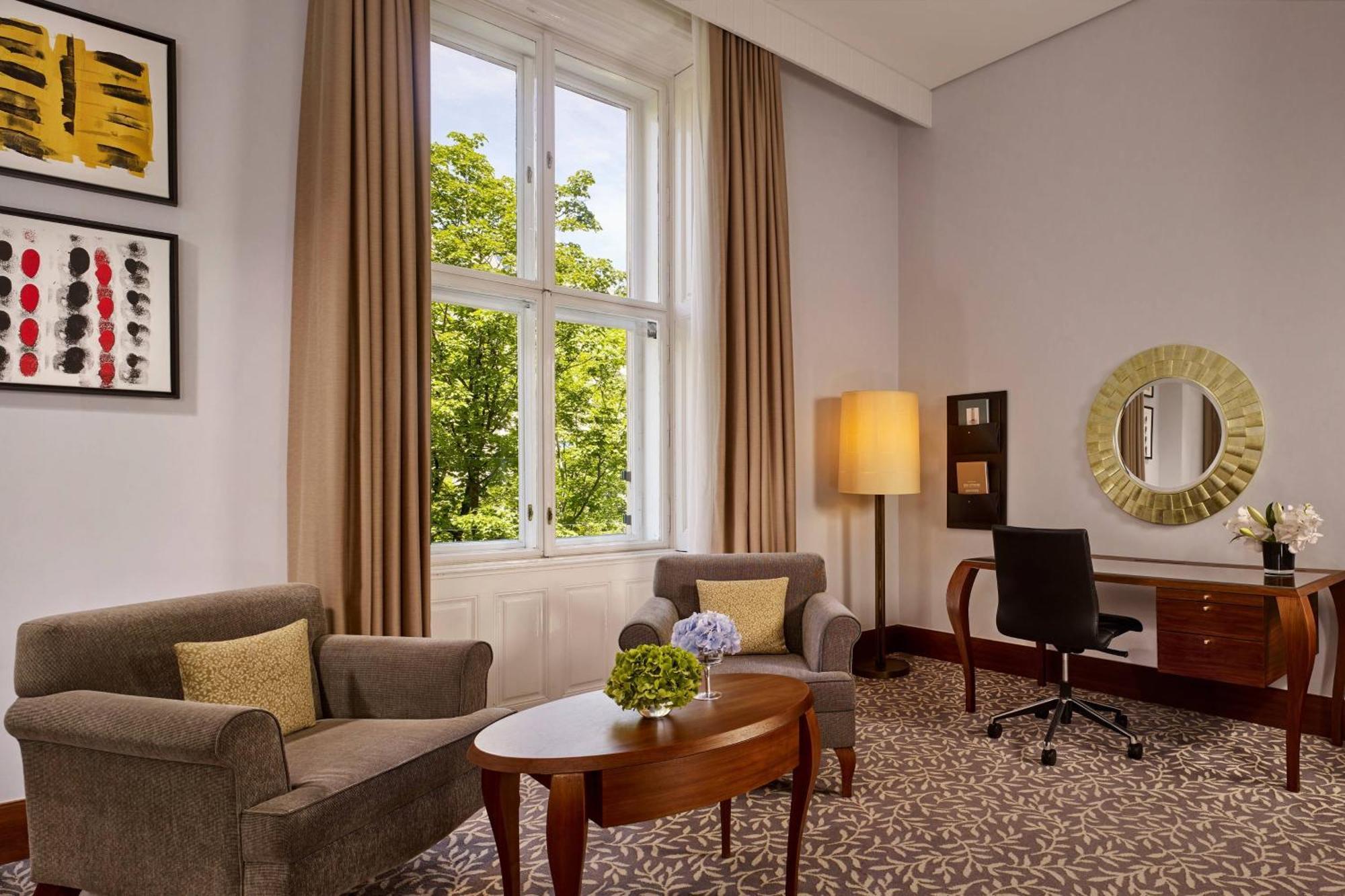 The Ritz-Carlton, Vienna Hotel Екстериор снимка A suite at the hotel