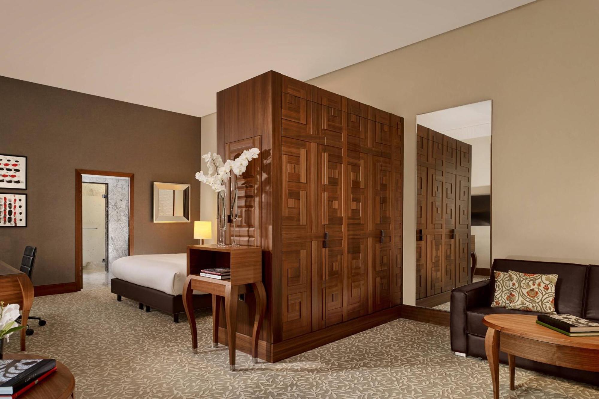 The Ritz-Carlton, Vienna Hotel Екстериор снимка A typical room at the hotel
