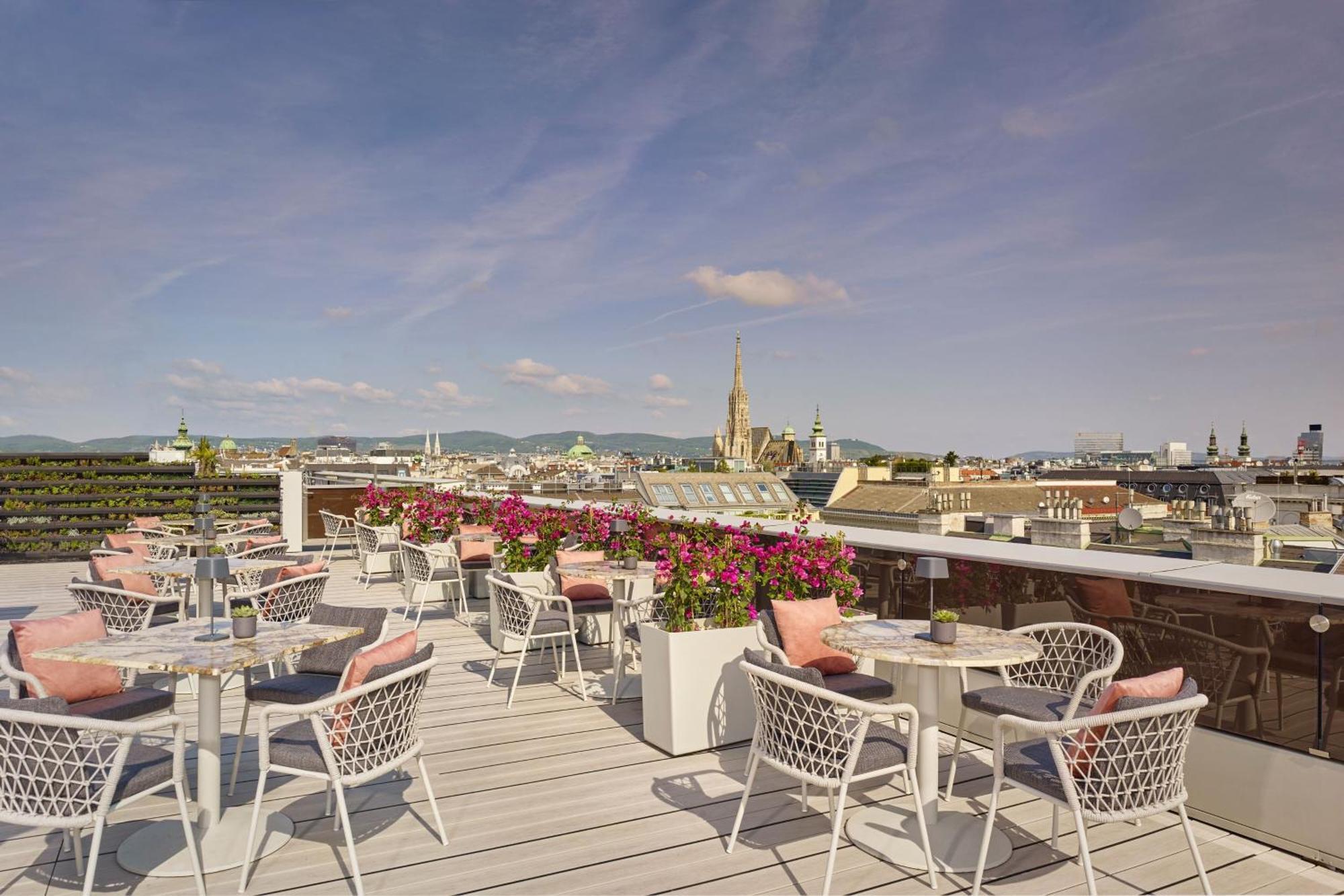 The Ritz-Carlton, Vienna Hotel Екстериор снимка The rooftop terrace